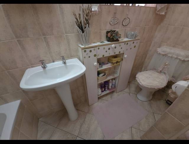 3 BEDROOM RETIREMENT UNIT FOR SALE IN ROOIBERG